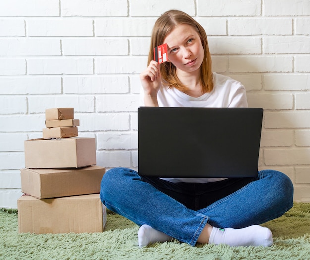 Gdzie kupić towar do sklepu internetowego i na co zwrócić uwagę?