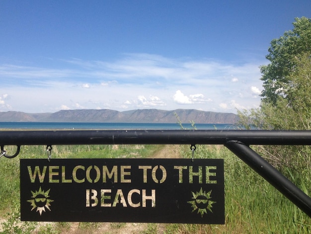 Ile płacą w Żabce i od czego to zależy?