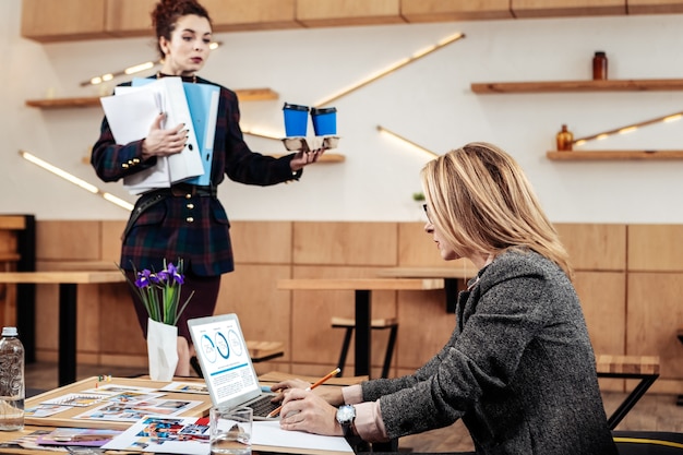 Jak założyć działalność handlową w małej miejscowości?