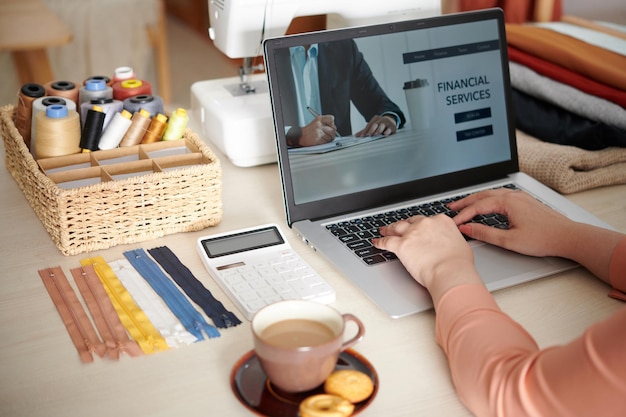 Jak zaprojektować sklep internetowy, żeby przyciągnąć klientów?