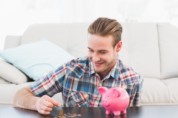 Jak Michał Szafrański podchodzi do oszczędzania pieniędzy?