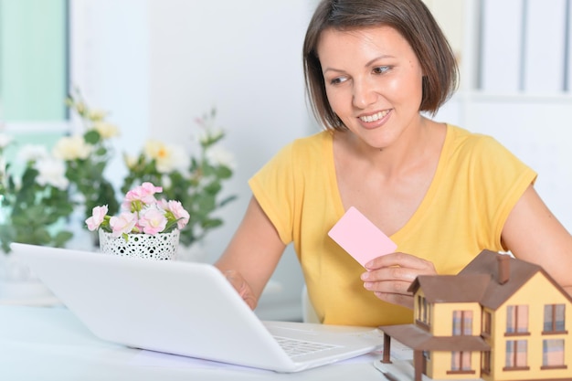 Jak otrzymać kredyt mieszkaniowy w obecnych warunkach?