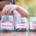 Gdzie odkładać pieniądze dla dziecka aby zapewnić mu spokojną przyszłość?