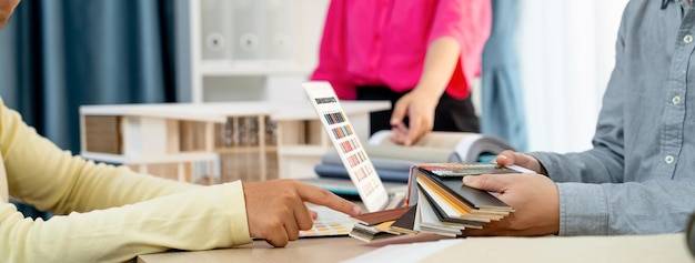 Jak pozyskać klientów na meble w lokalnej społeczności?